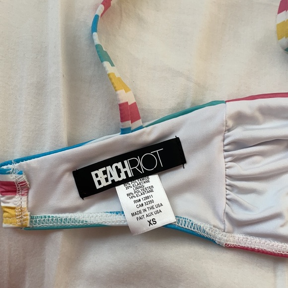 Beach riot swimsuit top - Picture 2 of 2